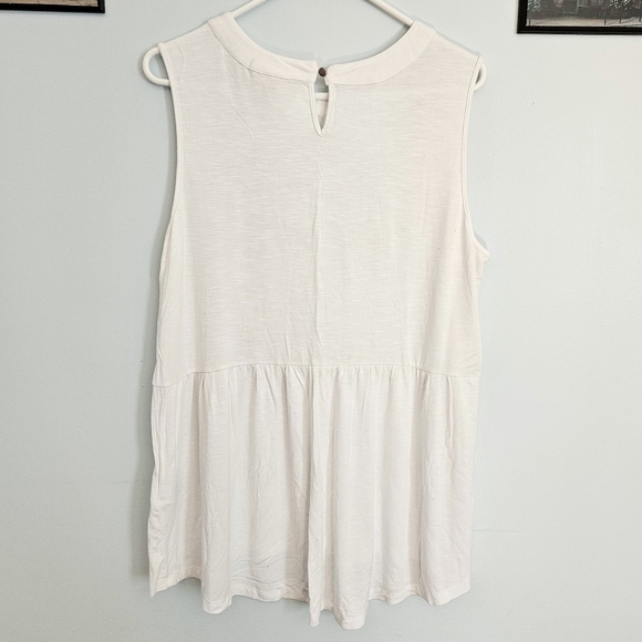 5/$30 Style & Co. White Flowy Floral Sleeveless Top w/ Vintage Embroidered Front - Picture 6 of 6